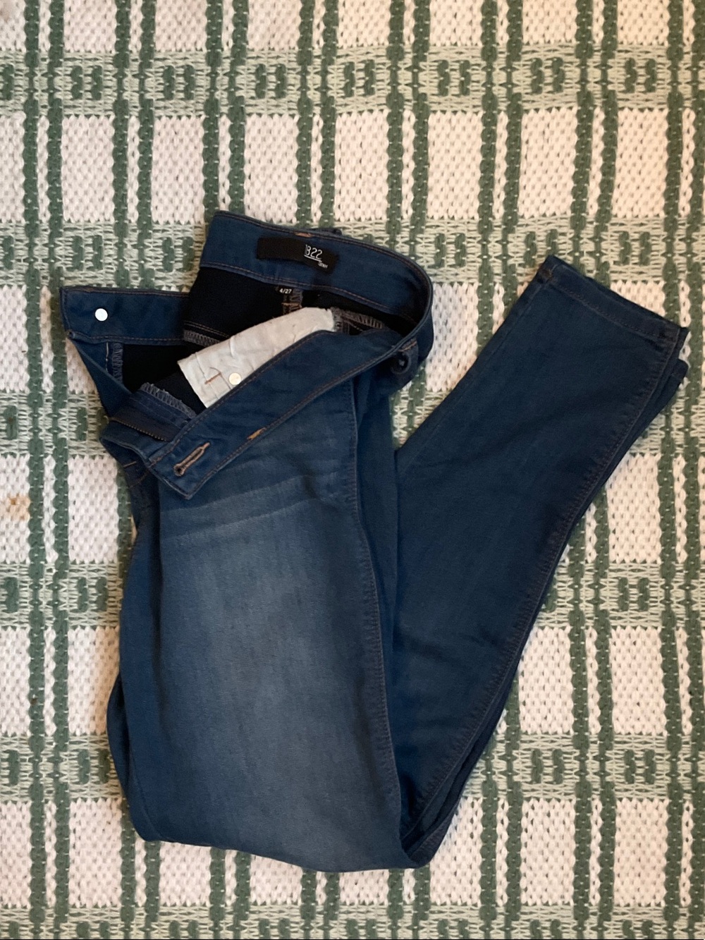 1822 Denim Women’s Skinny Jeans in Washed Blue, size 4/27